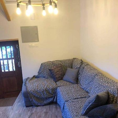 To Spiti Tou Faliari Platanistasa Екстер'єр фото